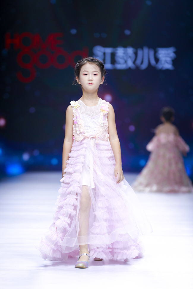 用心设计 以爱裁衣 红鼓小爱亮相2020中国国际儿童时尚周